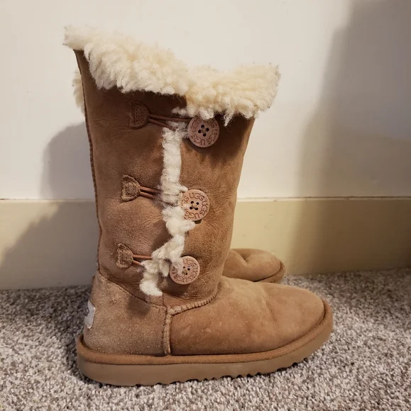 Authentic Ugg designer tall Triple Bailey Button boots sz 3 in good condition - Picture 4 of 14